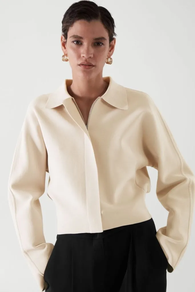 How to dress to look professional in a hybrid work environment