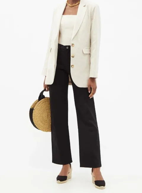 How to dress for work in hot weather.