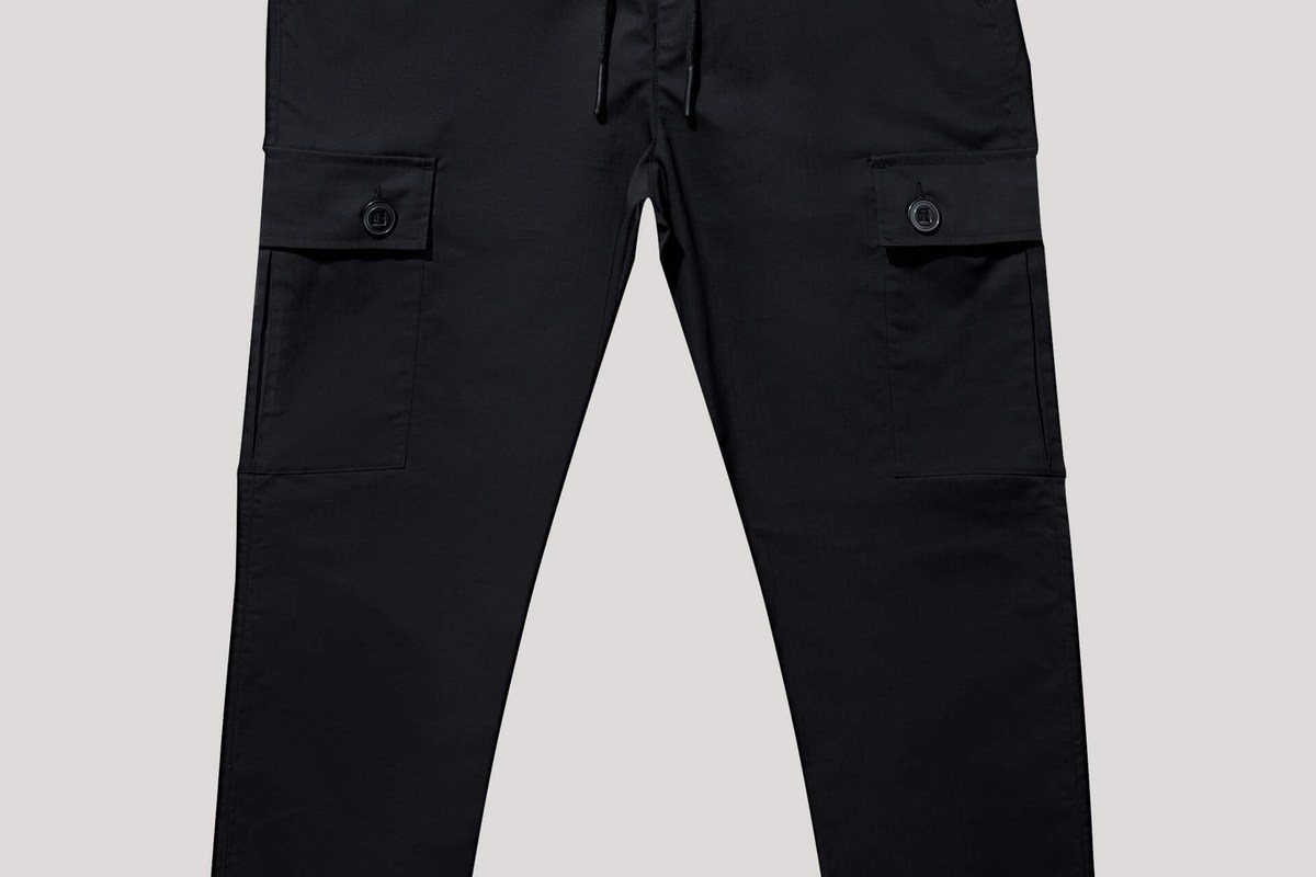 Black SEDLEY cargo trousers with a streamlined shape